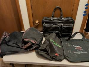 lot 470 image: Travelers Club Sport Duffel Bag Set