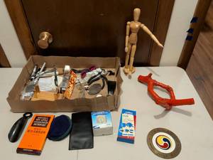 lot 498 image: Studio Art Supply and Equipment Lot