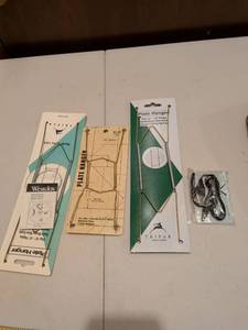 lot 499 image: Decorative Plate Hangers Collection - Westclox and Tripar