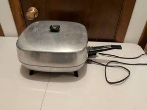 lot 504 image: GE General Electric Square Aluminum Electric Skillet