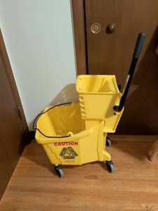 lot 506 image: Rubbermaid Commercial Mop Bucket with Wringer