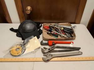 lot 521 image: Mixed Tool Lot with DeWalt Blade & Wrenches