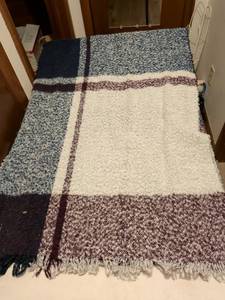 lot 552 image: Una Talla  OSFM Plaid Boucle Scarf