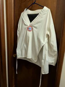 lot 553 image: Kims Academy Taekwondo Uniform
