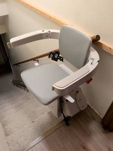 Bruno Stairlift Chair (BUYER HAS TO REMOVE!! BRING YOUR OWN TOOLS)