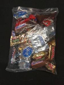 lot 4931 image: The Hampton Popcorn and Candy Company 1 LB Chocolate Mix