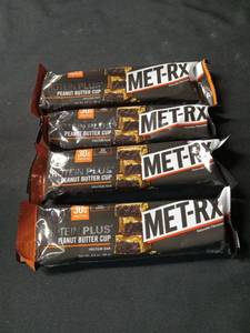 lot 1637 image: PROTEIN BAR peanut butter cup 4 bars