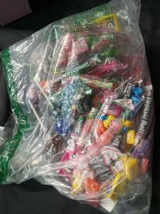 lot 1784 image: Tootsie Roll Assorted Candy Mix (EXP 01.30.26)