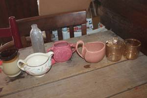 lot 3775 image: Vintage Creamers and More