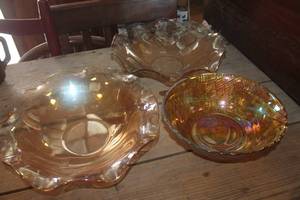 lot 3791 image: Vtg. Carnival Glass Bowl and More