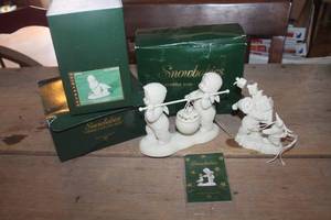 lot 3806 image: 3 Vtg. Snowbabies Figurines