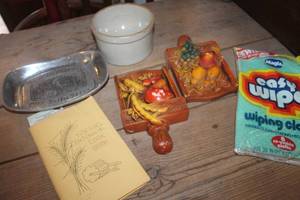 lot 3810 image: Vintage Chalkware Kitchen Dcor & More