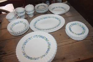lot 3811 image: Vtg. J&G Meakin China Set
