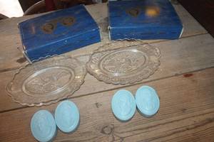lot 3813 image: Vtg. Avon 1776 Bicentennial Soaps with Glass Dishes