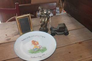 lot 3816 image: Vtg. Dcor Plate, Metal Figurine & More