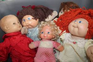 lot 3829 image: Rubbermaid with Cabbage Patch Dolls & More