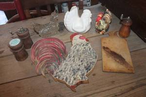 lot 3846 image: Vtg. Salt & Pepper Shakers & More