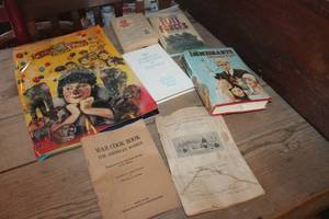 lot 3849 image: Vtg. Ringling Bros & Barnum & Bailey Show Book & More
