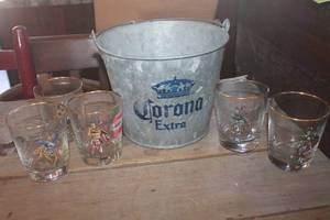 lot 3852 image: Vtg. Corona Metal Bucket and More