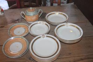 lot 3853 image: Vtg. Buffalo and Made in Japan China Pieces
