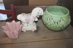 lot 3855 image: Vtg. Pink Shawnee Planter and More