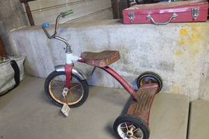 lot 3877 image: Vtg. Childs Tricycle