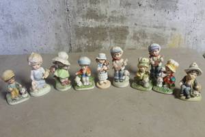 lot 3884 image: Vtg. Made in Japan & More Figurines