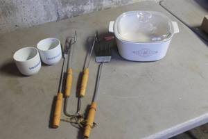 lot 3889 image: Vtg. Corning Ware Casserole Dish and More
