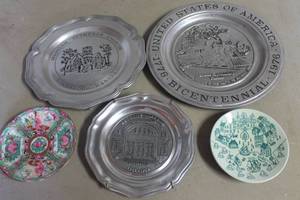lot 3895 image: Vtg. Dcor Plates