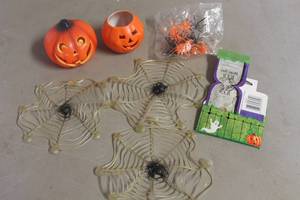 lot 3903 image: Halloween Dcor