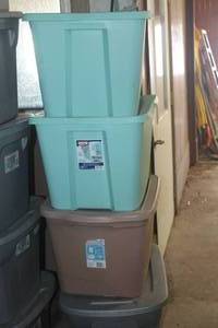 lot 3916 image: 4 18 Gallon Rubbermaids with Lids