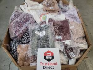 lot 56779 image: Womens Summer Clothing Old Navy - Several Hundred Plus Sizes (X-4X)