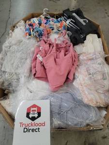 lot 56780 image: Womens Summer Clothing Old Navy - Several Hundred Plus Sizes (X-4X)