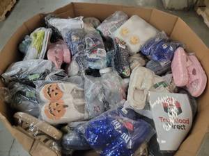 lot 56783 image: WomenMen Shoe Variety Pallet- Several Hundred