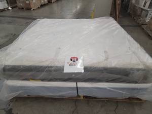 lot 60667 image: 2 King Size Matress- Sweet Night & Amazon Basics