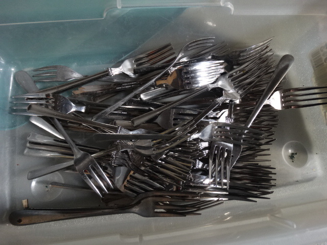 lot 6104 image: Stainless steal forks.