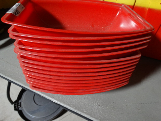 lot 6110 image: Lot of plastic bowls.