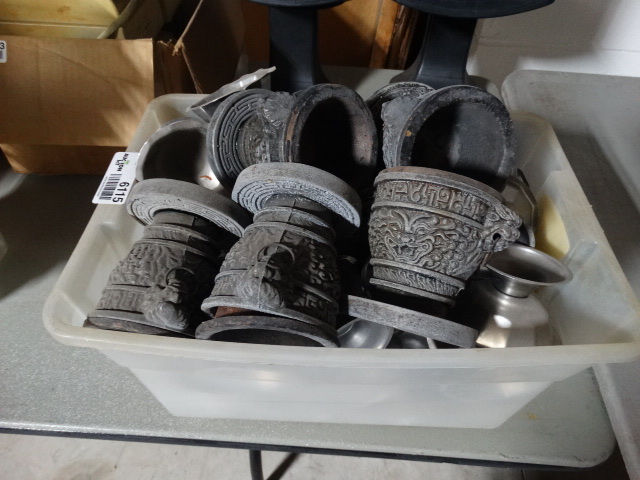 lot 6115 image: Lot of sauce bowls.