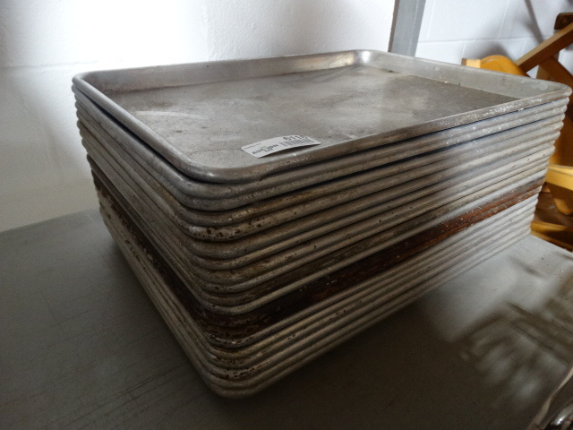 lot 6116 image: 19 Half sheet pans.