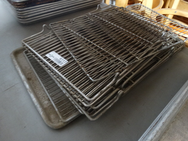 lot 6117 image: Lot of small oven racks.