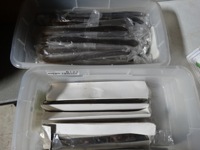 lot 6123 image: Lot of new crest mfg stainless knifes.
