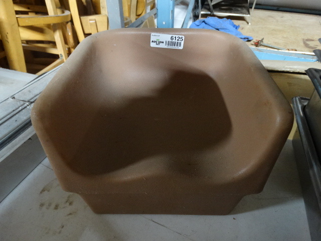 lot 6125 image: Cambro booster seat.