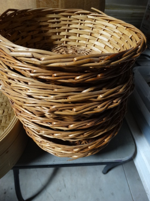 lot 6131 image: Lot of wicker baskets.