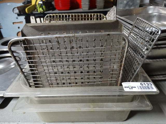 lot 6133 image: Lot of 2 plastic inserts and small racks.