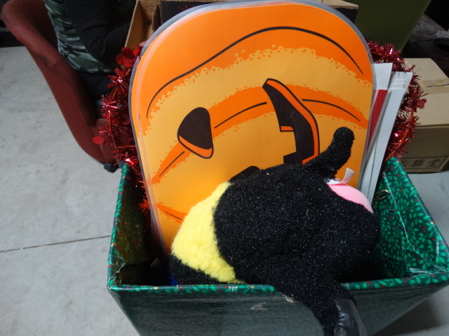 lot 6142 image: Lot with holiday window stickers and place mats, stuffed animals, a toy, etc.