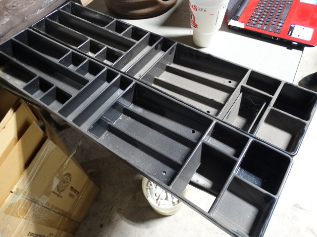 lot 6147 image: 2 Plastic trays.