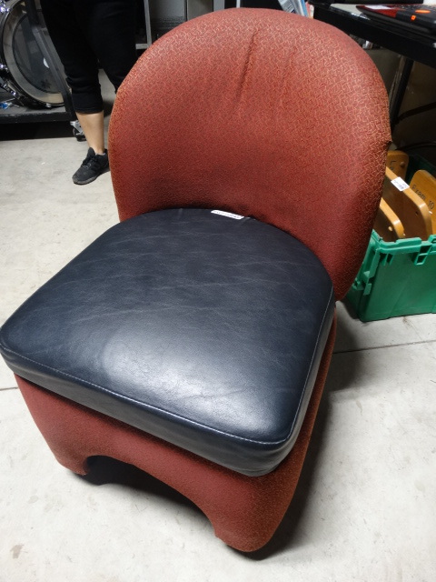 lot 6154 image: Cushined chair on wheels.