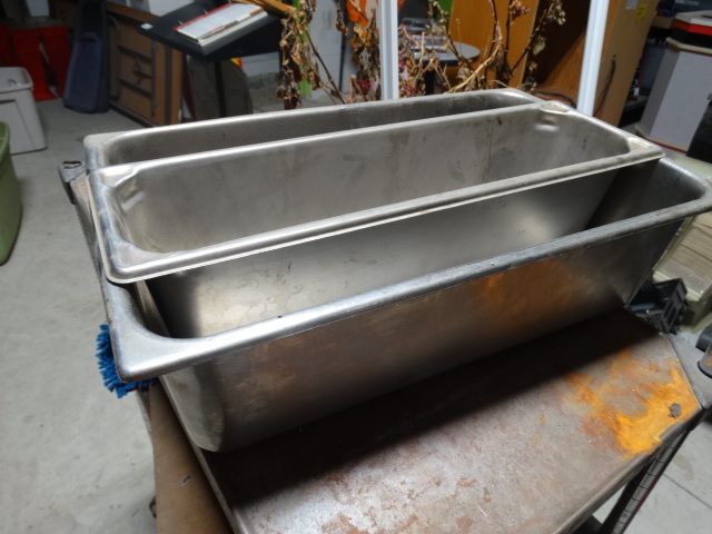 lot 6162 image: 2 Stainless steel inserts.