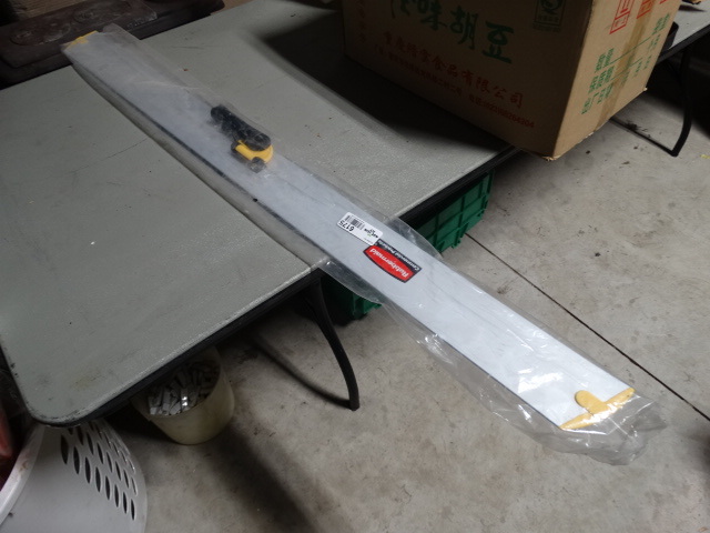 lot 6175 image: Rubbermaid commercial mop handle not included.
