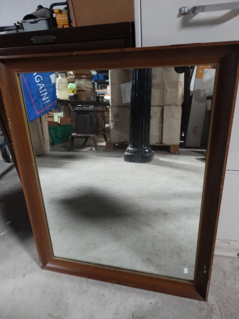 lot 6192 image: Wall mirror.